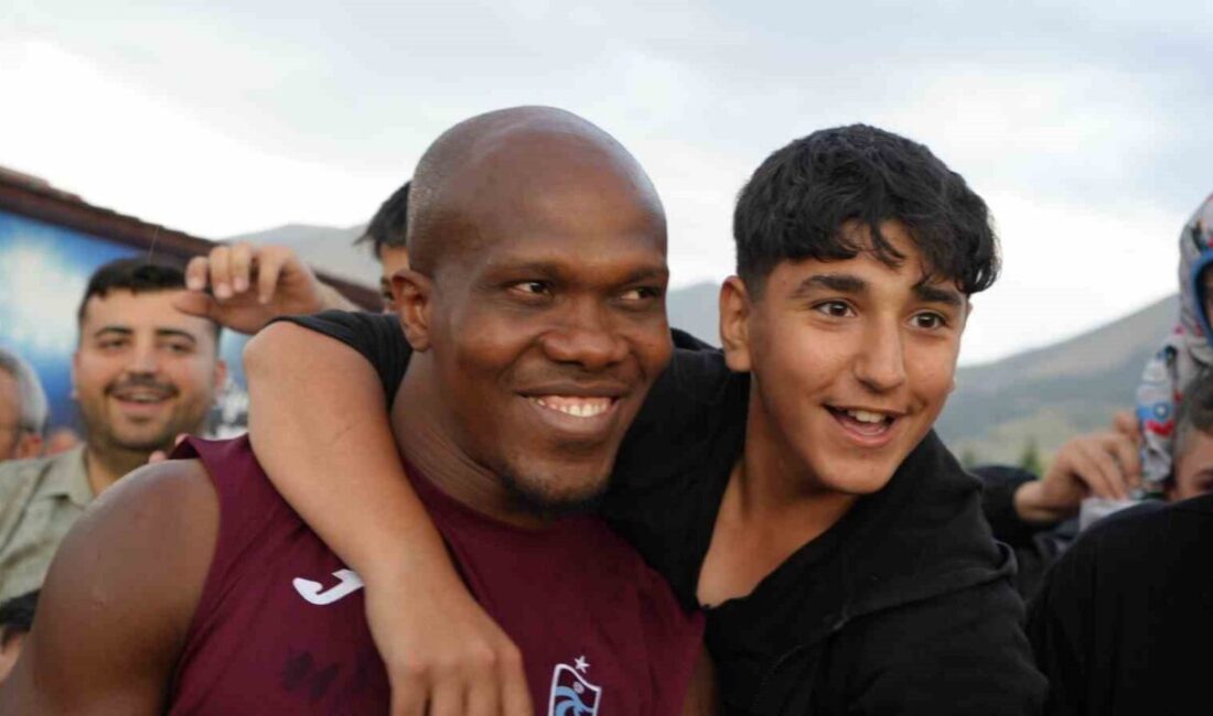 Trabzonspor, Erzurum Palandöken Yüksek İrtifa Kamp Merkezi’ndeki 11’inci gününde taraftarıyla