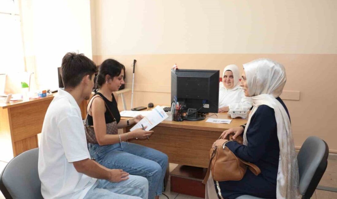 Esenlerli gençlere üniversite kapısını aralayan Mihmandar Akademi, bu yıl da