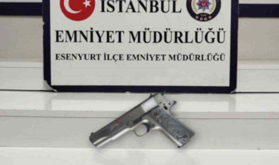 Esenyurt’ta ayağı alçılı olan 17 yaşındaki bir genç, otomobil sürücüsü