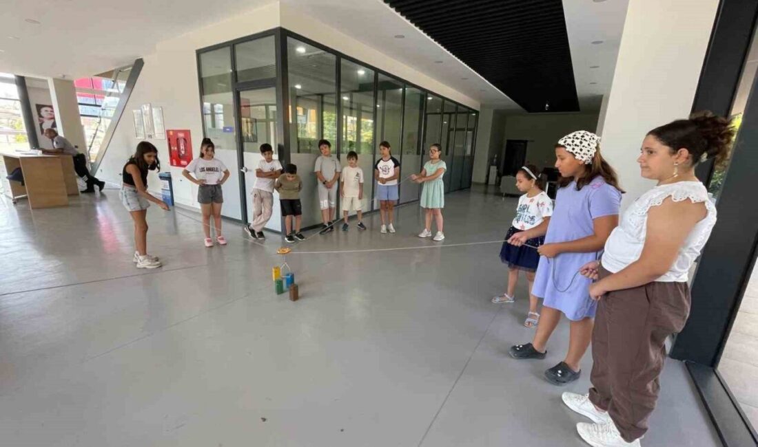 Esenyurt Belediyesi Çocuk Üniversitesi’nde yaz eğitimleri devam ediyor. Drama, hızlı