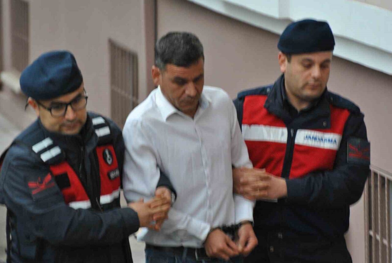 Muğla’nın Ortaca İlçesi’nde kendisini aldattığı iddiasıyla boşanma aşamasında olduğu ve