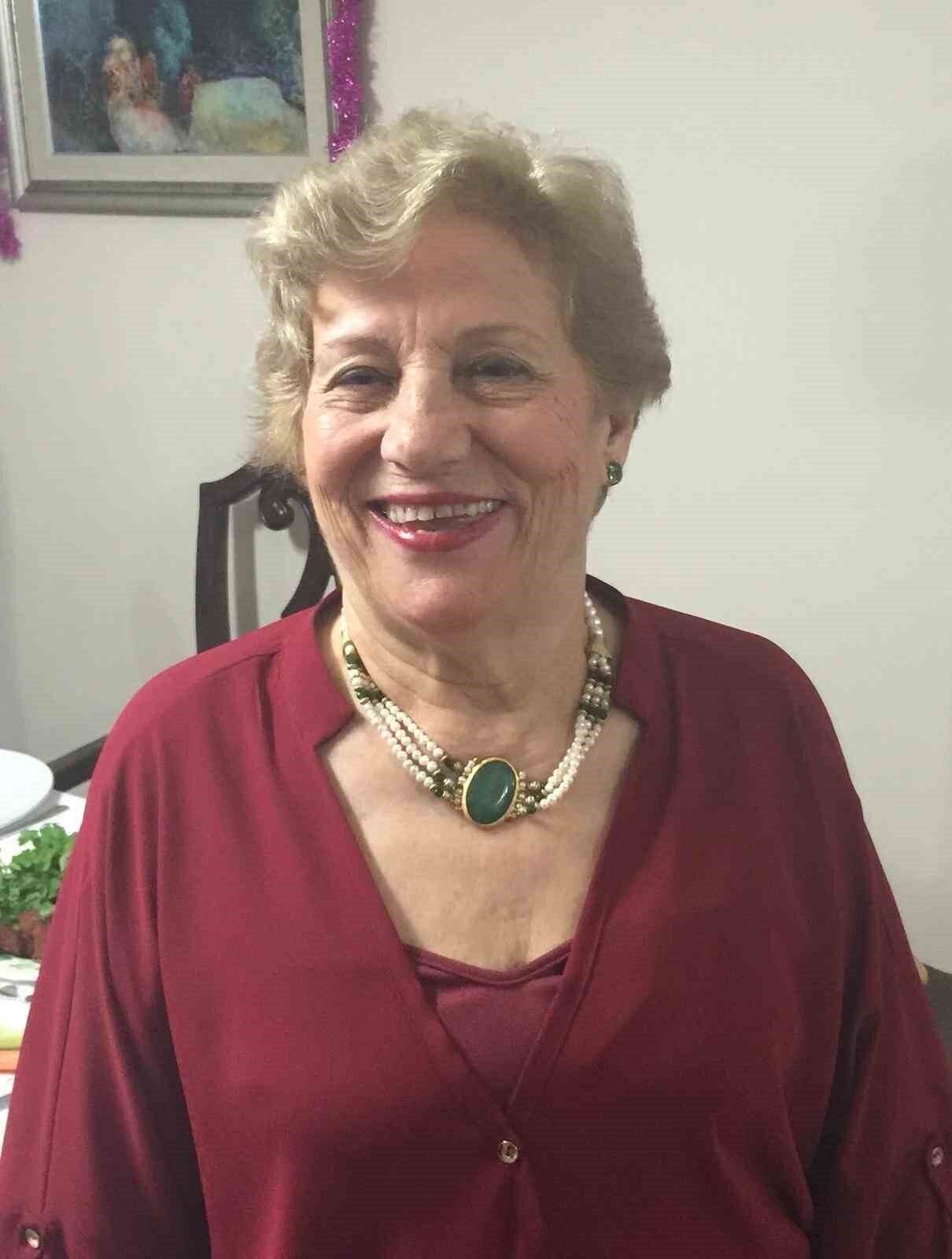 Aydınlı merhum Vali Şenol Engin’in eşi, Koçarlılı emekli öğretmen Emine