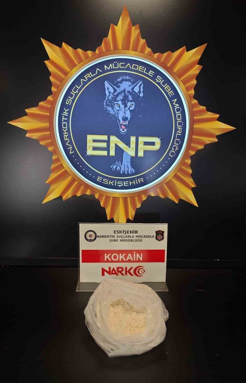 Eskişehir İl Emniyet Müdürlüğü ekiplerinin yaptığı çalışmalar sonucu 1 kilo