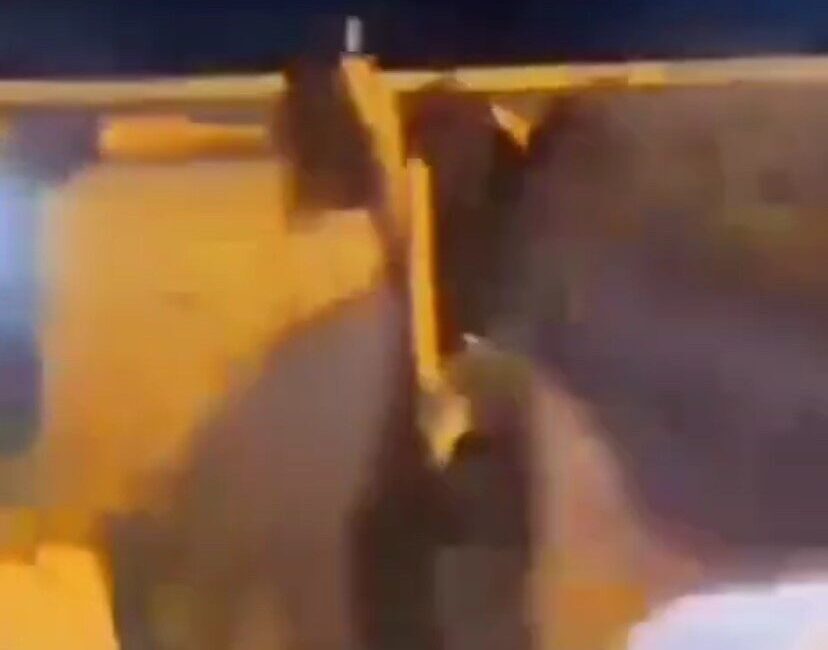 Eskişehir’de kalabalık bir grup tarafından darp edilip kafasına sopa ile