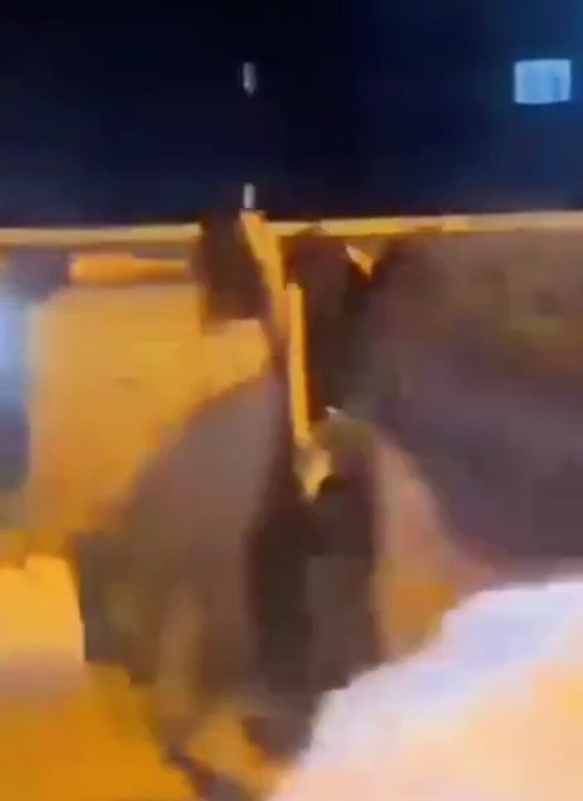 Eskişehir’de kalabalık bir grup tarafından darp edilip kafasına sopa ile