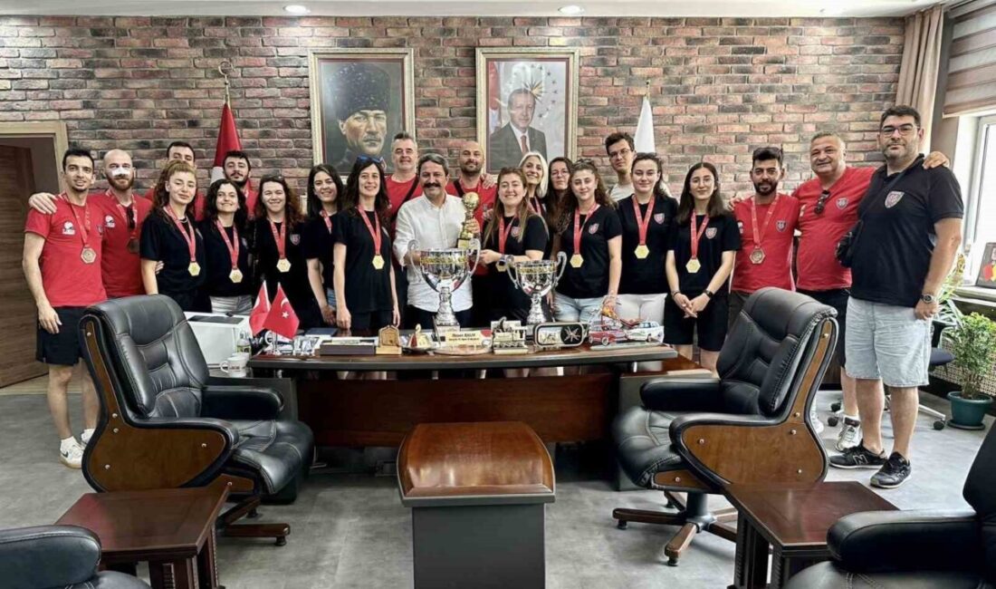 Eskişehirli sporcular Afyonkarahisar’da düzenlenen İşitme Engelliler Türkiye Şampiyonası’nda şampiyon oldu.