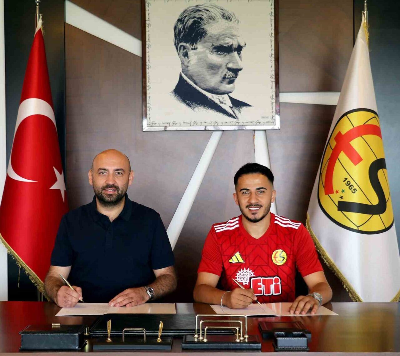 Eskişehirspor’da geçen sene şampiyonluk yaşayan kanat oyuncusu Yakup Demirci, bu