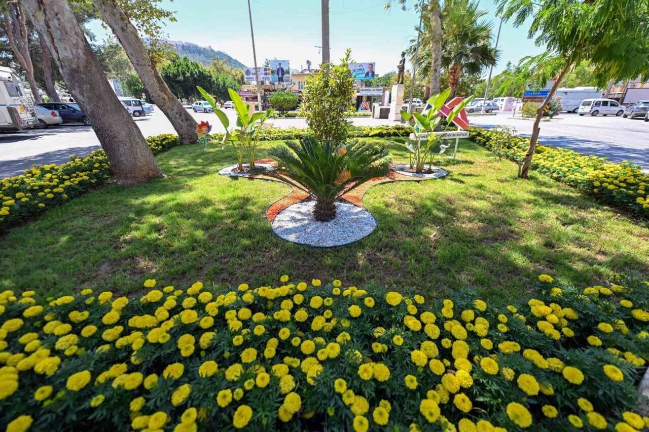 Mersin Büyükşehir Belediyesi, kent estetiğini korumaya yönelik peyzaj düzenleme ve