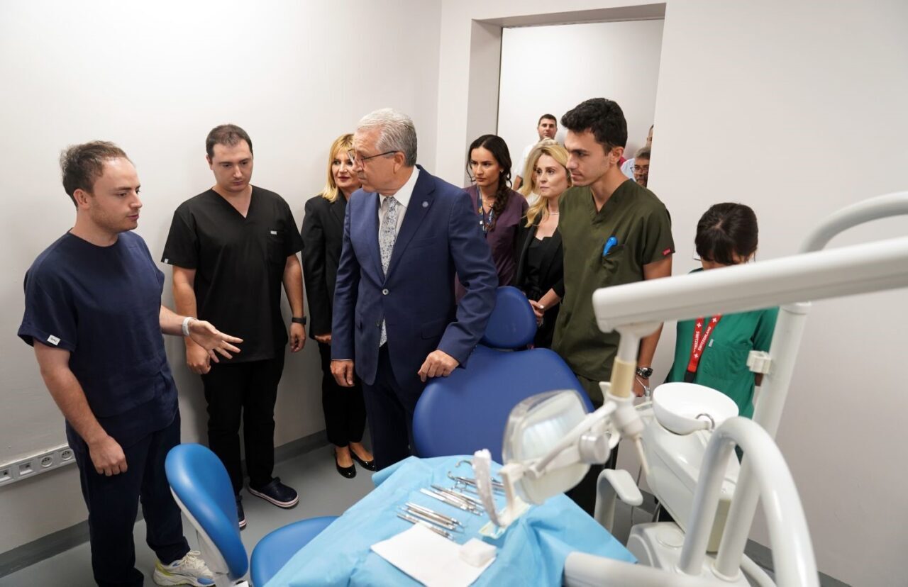 Ege Üniversitesi Diş Hekimliği Fakültesi, dijital altyapısı ve güçlü akademik