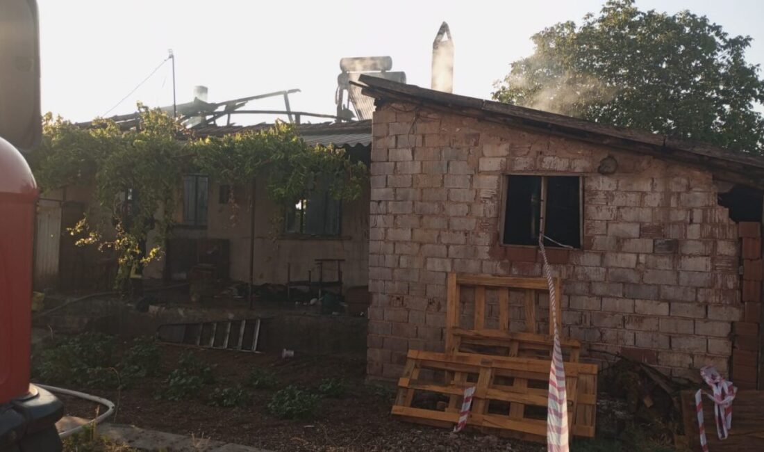 Evde çıkan yangında yatağa bağımlı yaşlı kadın hayatını kaybetti Denizli’de evde çıkan yangında eşi ve oğlu ile yaşayan hasta