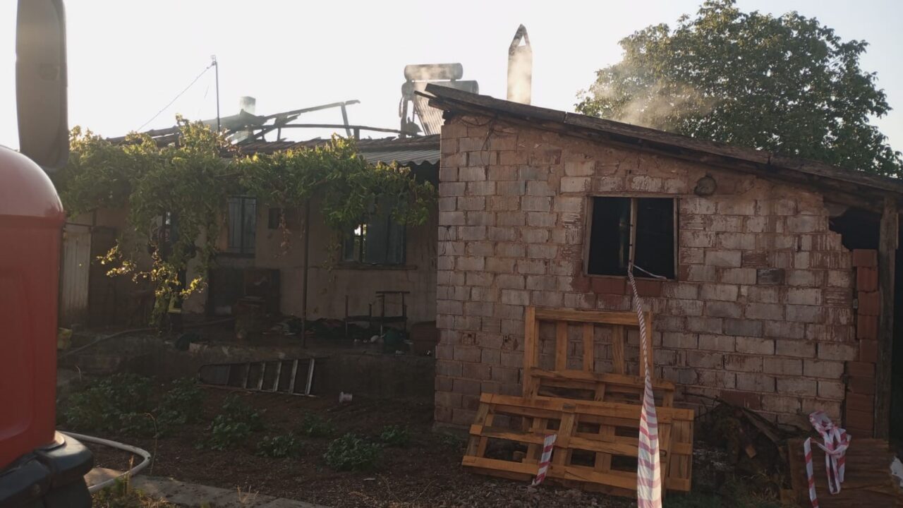 Denizli’de evde çıkan yangında eşi ve oğlu ile yaşayan hasta