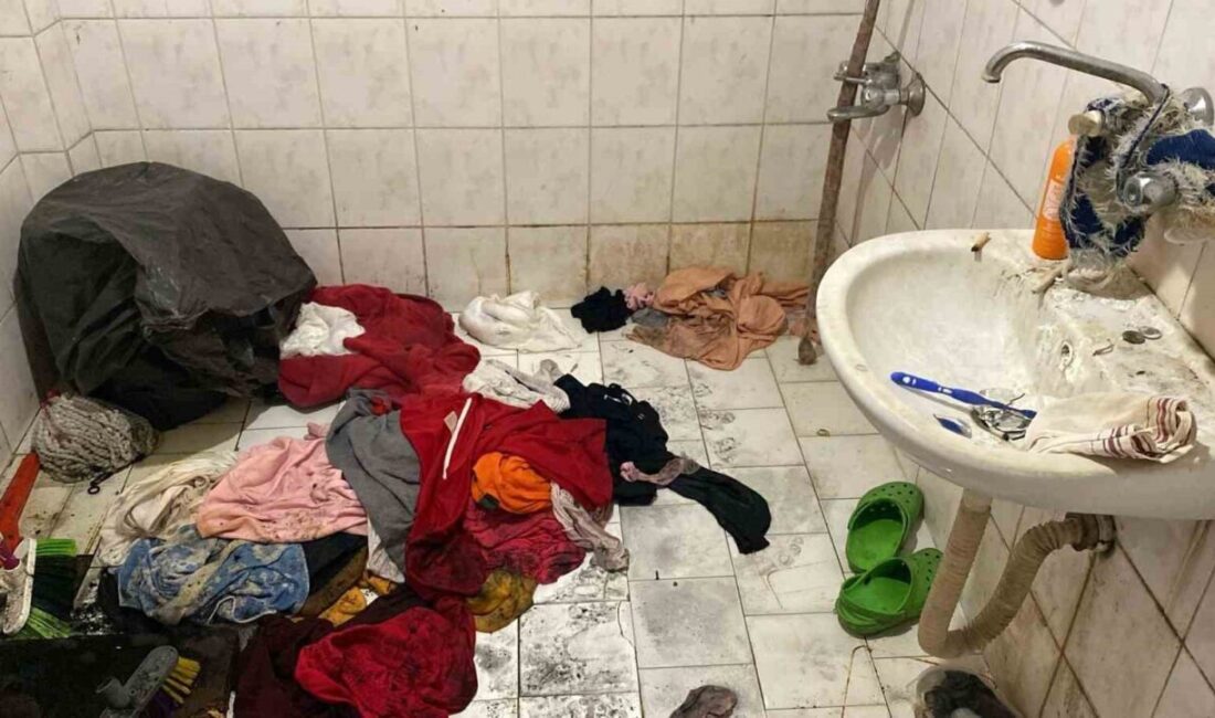 Bolu’da bir apartman dairesinde yaşayan kiracı kadın, evi çöp yığınına