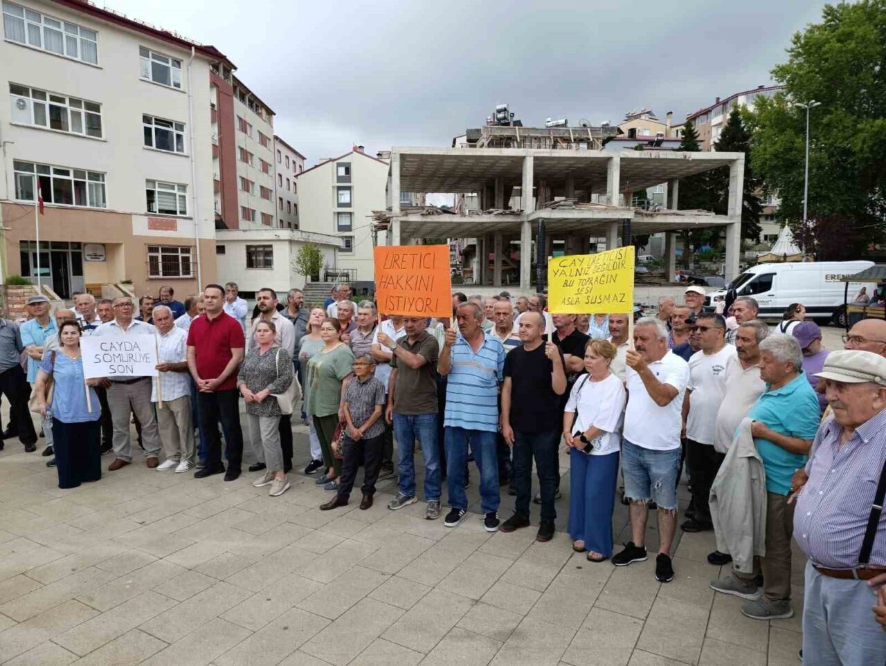 Giresun’un Eynesil ilçesinde çay üreticileri, düşük kota uygulamaları ve serbest