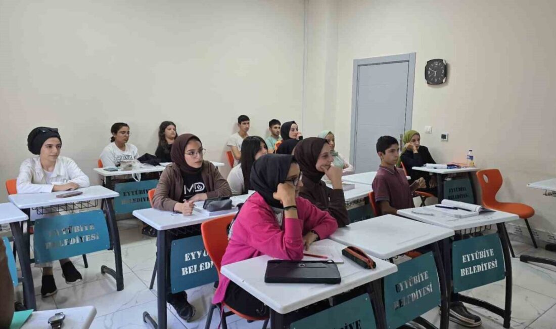 Türkiye’nin en genç ilçesi Eyyübiye’de, gençlerin eğitim alanında başarılı olması