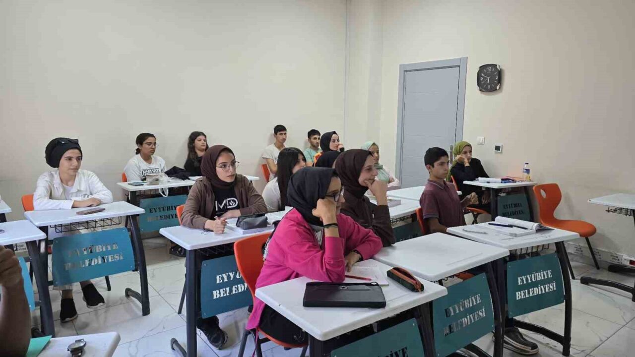 Türkiye’nin en genç ilçesi Eyyübiye’de, gençlerin eğitim alanında başarılı olması