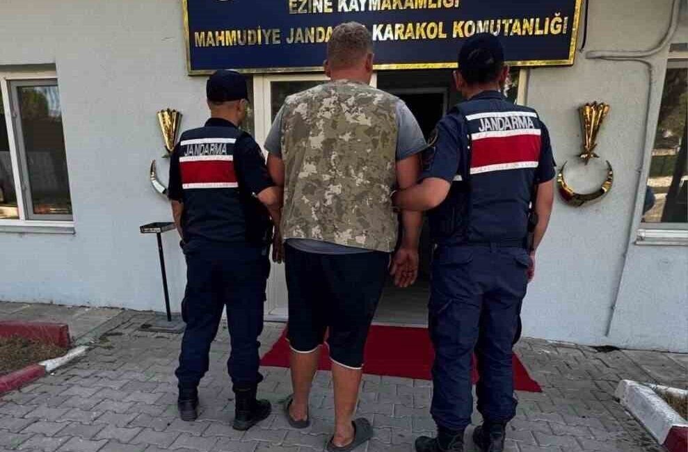 Çanakkale’nin Ezine ilçesi Kumburnu köyü Aşılıkuyu mevkiinde tarım arazisinde çıkan