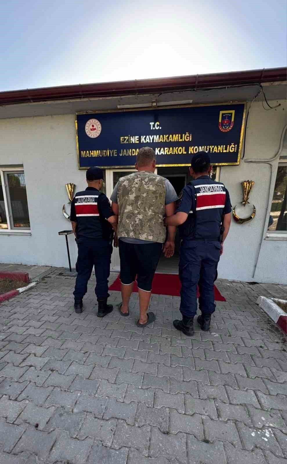 Çanakkale’nin Ezine ilçesi Kumburnu köyü Aşılıkuyu mevkiinde tarım arazisinde çıkan