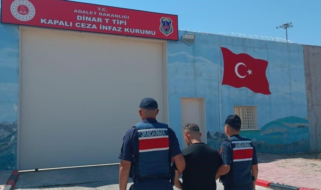 Afyonkarahisar’da çeşitli suçlardan hapis cezaları ile aranan 9 kişi jandarma