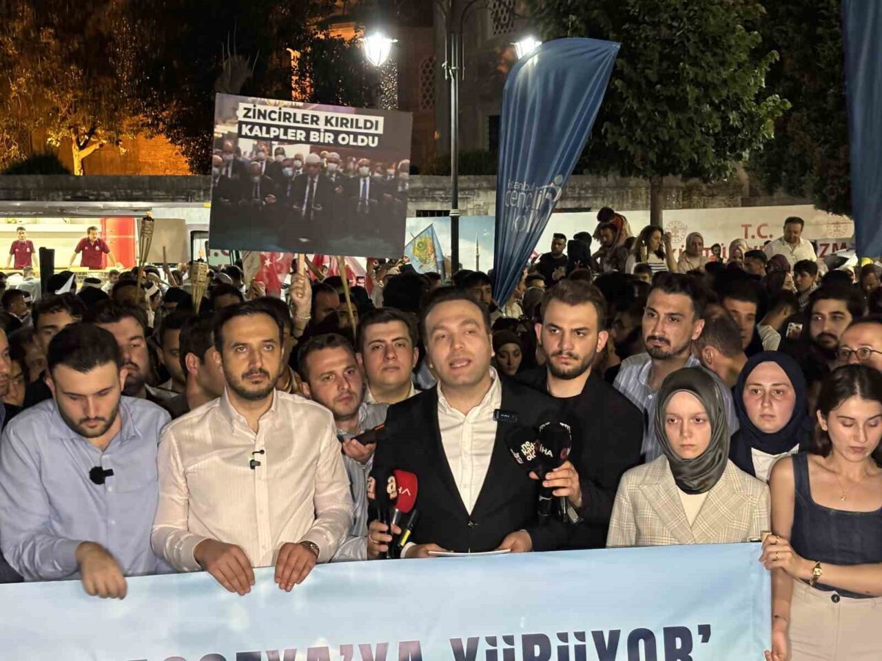 AK Parti Genel Merkez Gençlik Kolları Başkanlığı tarafından Ayasofya’nın yeniden