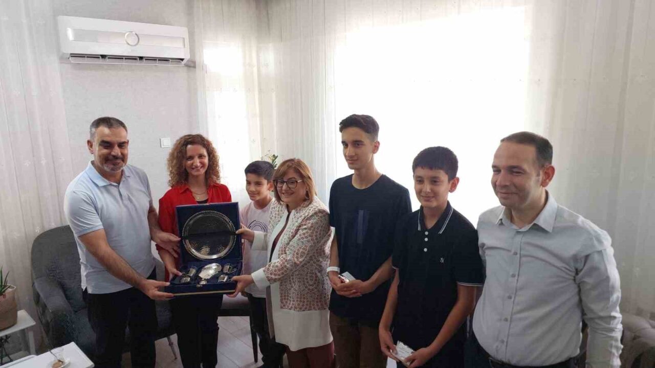 Gaziantep Büyükşehir Belediye Başkanı Fatma Şahin, YKS-2025 Türkiye birincisi olan