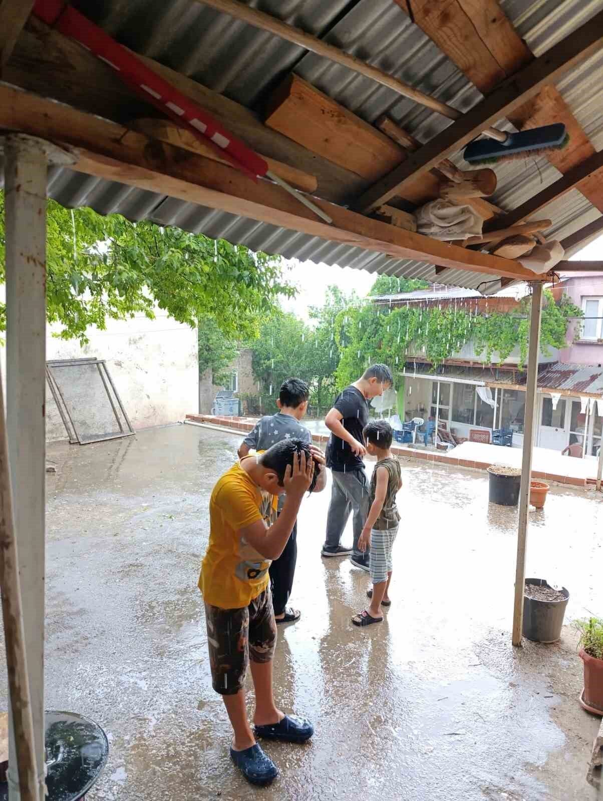 Adana’da sıcak hava ve yüksek nem vatandaşlara zor anlar yaşatırken,
