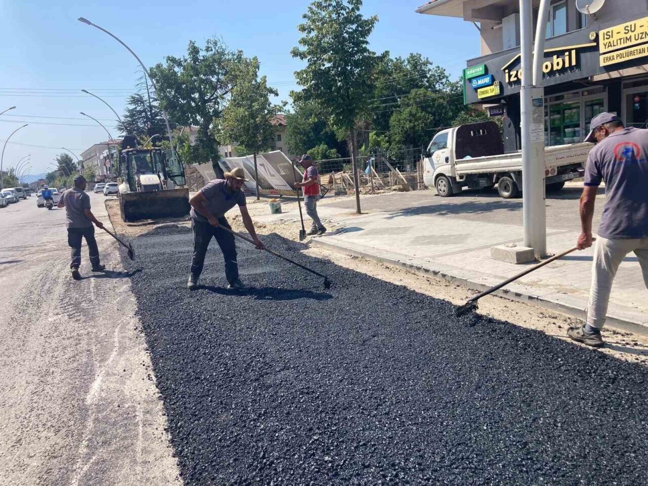Düzce Belediyesi Fen İşleri ile Temizlik İşleri Müdürlüğü ekipleri, şehrin