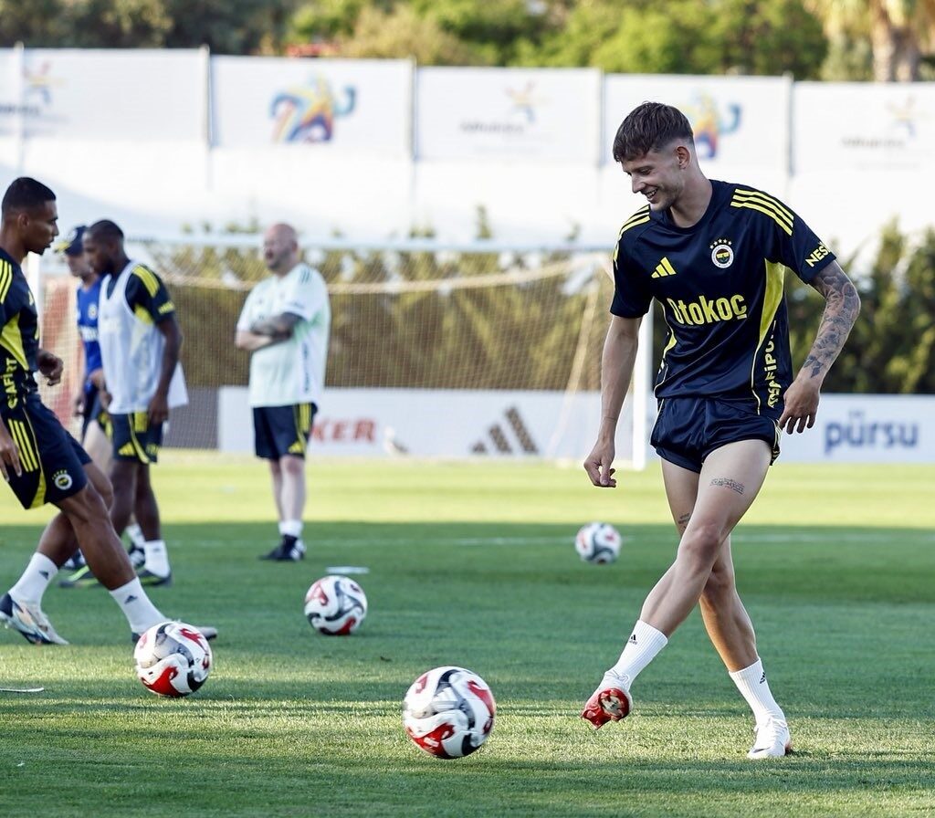 2025-2026 sezonu hazırlıkları kapsamında Portekiz’de kampa giren Fenerbahçe, ilk çalışmasını