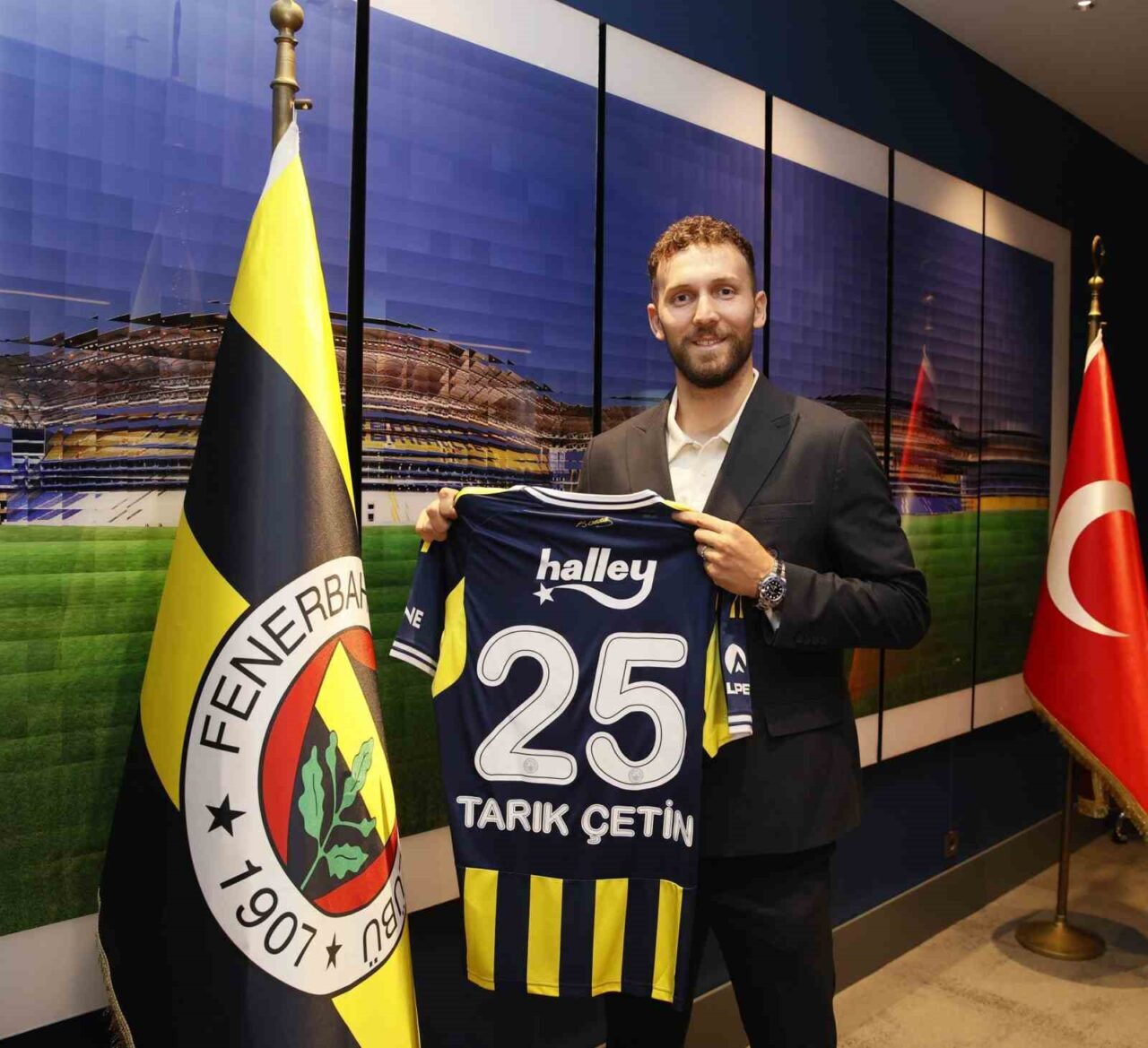 Fenerbahçe, 28 yaşındaki kaleci Tarık Çetin ile 1 yıllık sözleşme