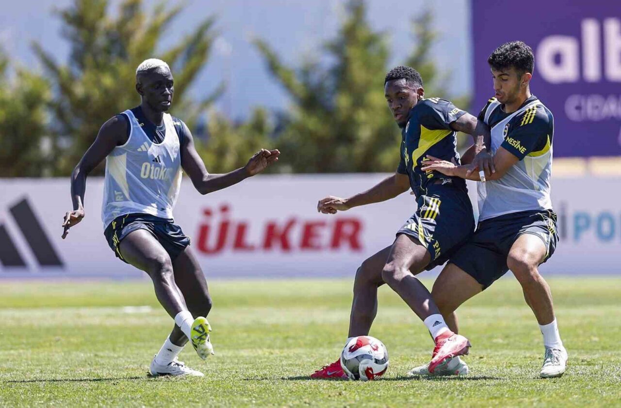 Yeni sezon hazırlıklarına Portekiz’de devam eden Fenerbahçe, çalışmalarını bugün yaptığı
