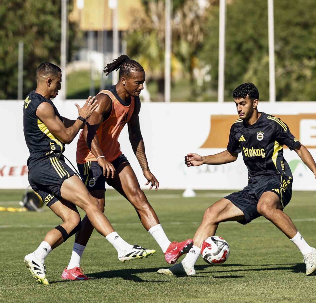 Yeni sezon hazırlıklarına Portekiz’de devam eden Fenerbahçe, günün tek antrenmanını