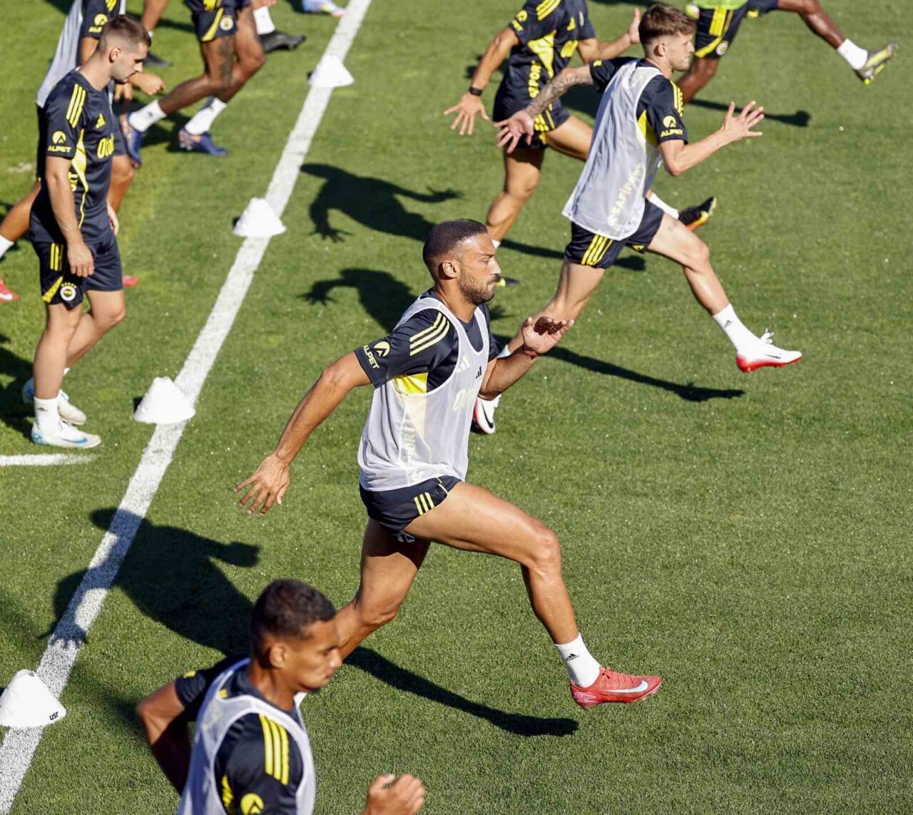 Fenerbahçe, yeni sezon hazırlıklarına yaptığı günün ikinci antrenmanıyla devam etti.