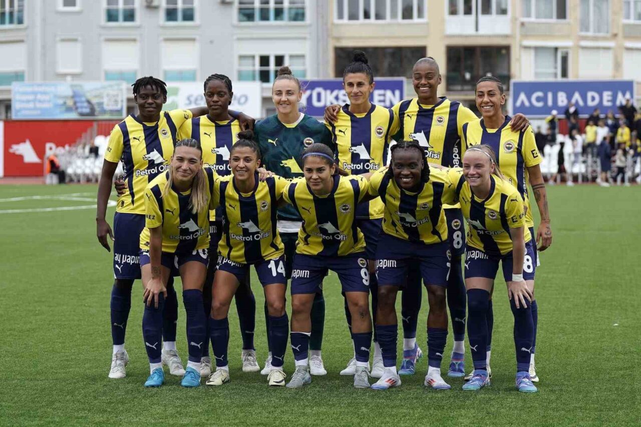 Fenerbahçe Kadın Futbol Takımında yeni sezon kadro planlaması çerçevesinde 17