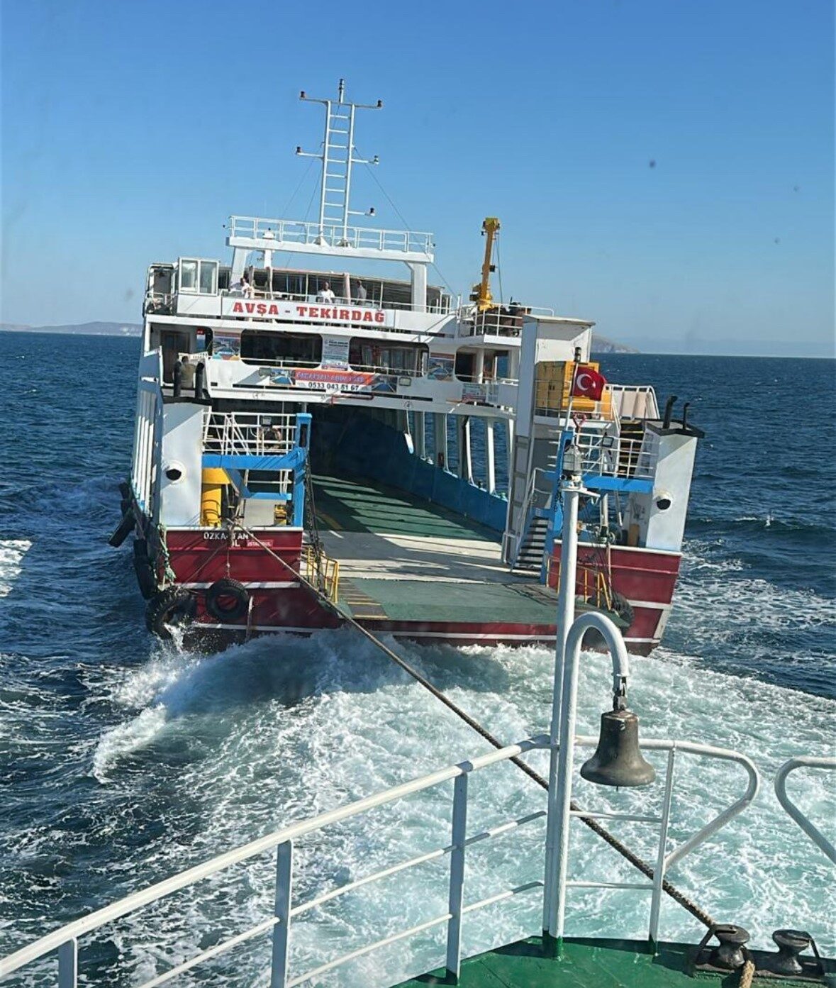 Balıkesir’in Marmara Adası açıklarında makine dairesinde yangın çıkan feribotta soğutma