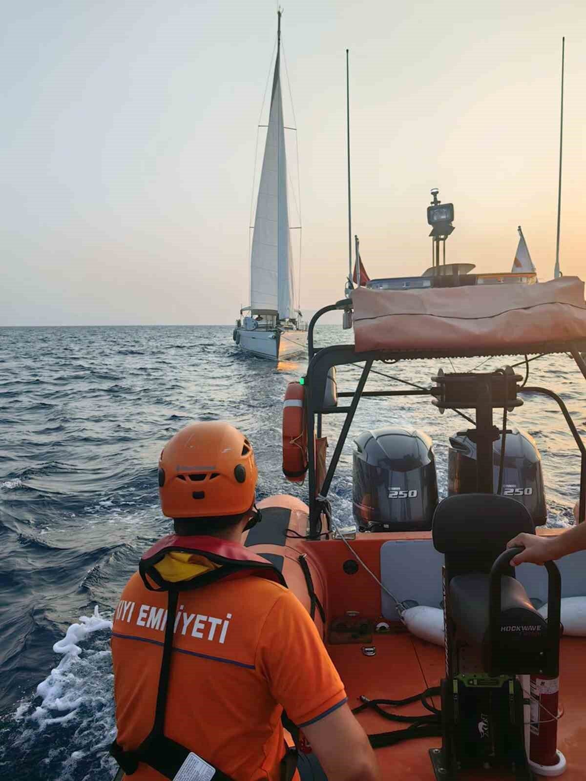Muğla’nın Fethiye ilçesi açıklarında makine arızası yapan 14 metre boyundaki