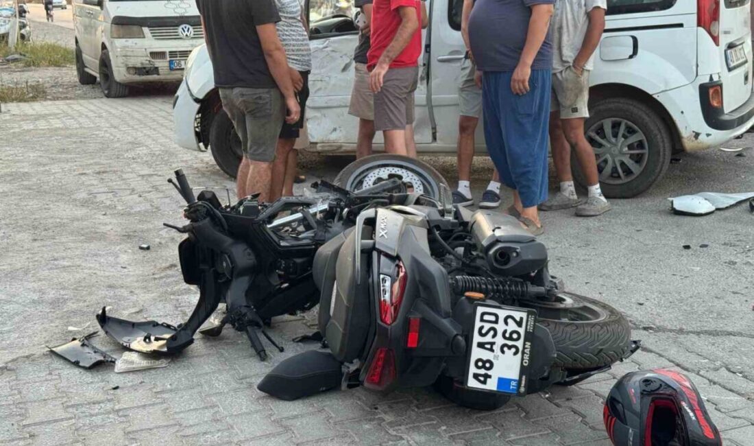 Muğla’nın Fethiye ilçesinde motosiklet ile hafif ticari aracın çarpıştığı kazada