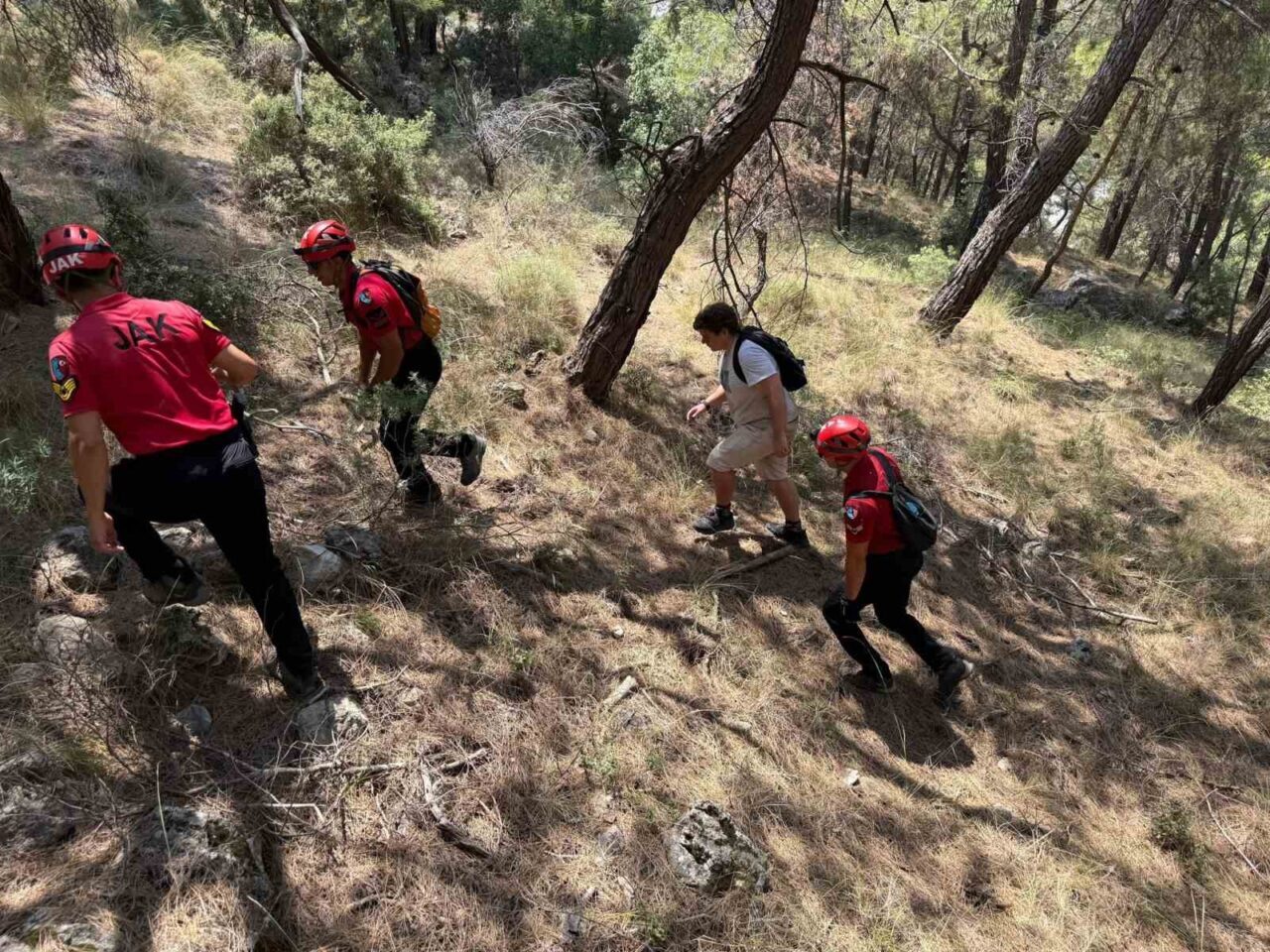 Fethiye’de ormanlık alanda kaybolan Rus turist, ekiplerin hızlı müdahalesiyle bulundu.