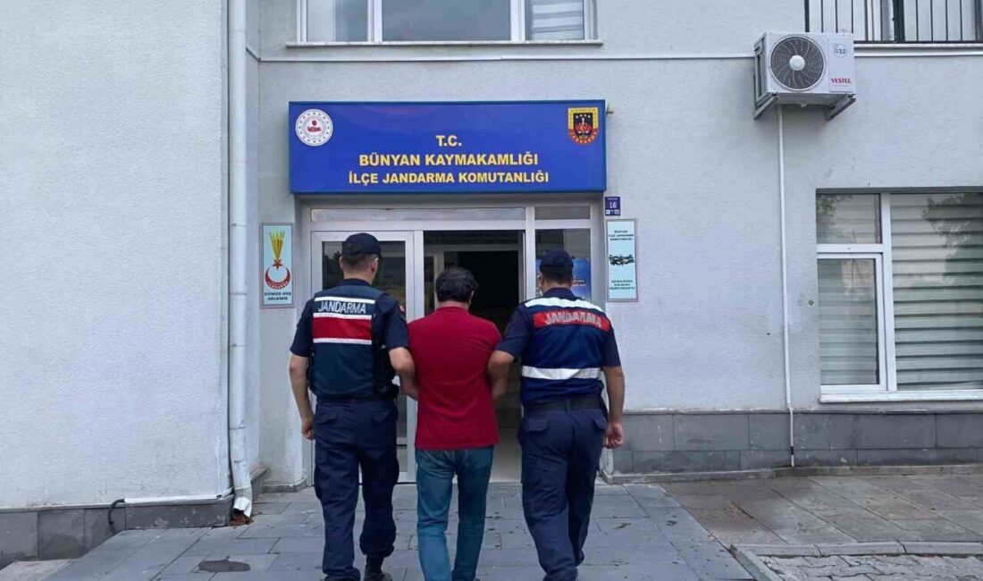 Kayseri’de jandarma ekipleri tarafından yapılan çalışmalarda, FETÖ üyeliğinden kesinleşmiş cezası