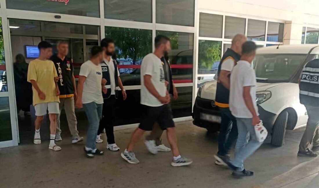 Manisa’da kendilerini polis olarak tanıtan dolandırıcılar, 70 yaşındaki vatandaşı “Adınız