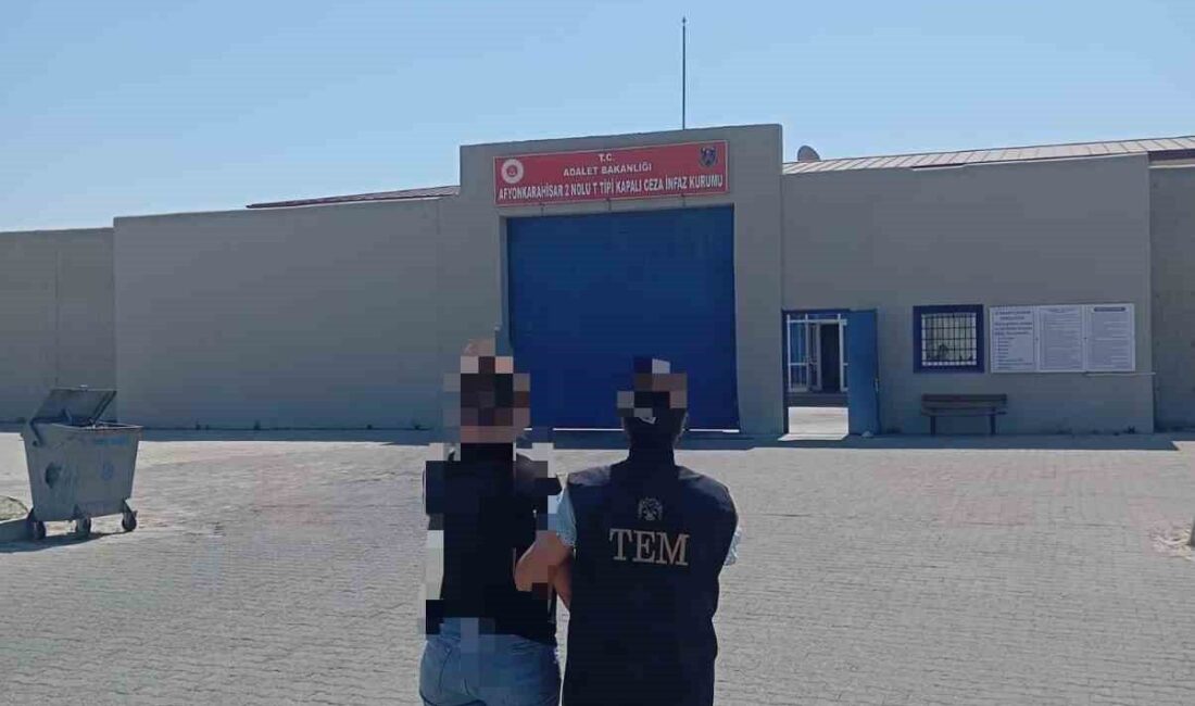 Afyonkarahisar’da Fetullahçı Terör Örgütü’ne yönelik (FETÖ) polis tarafından yapılan operasyonda,