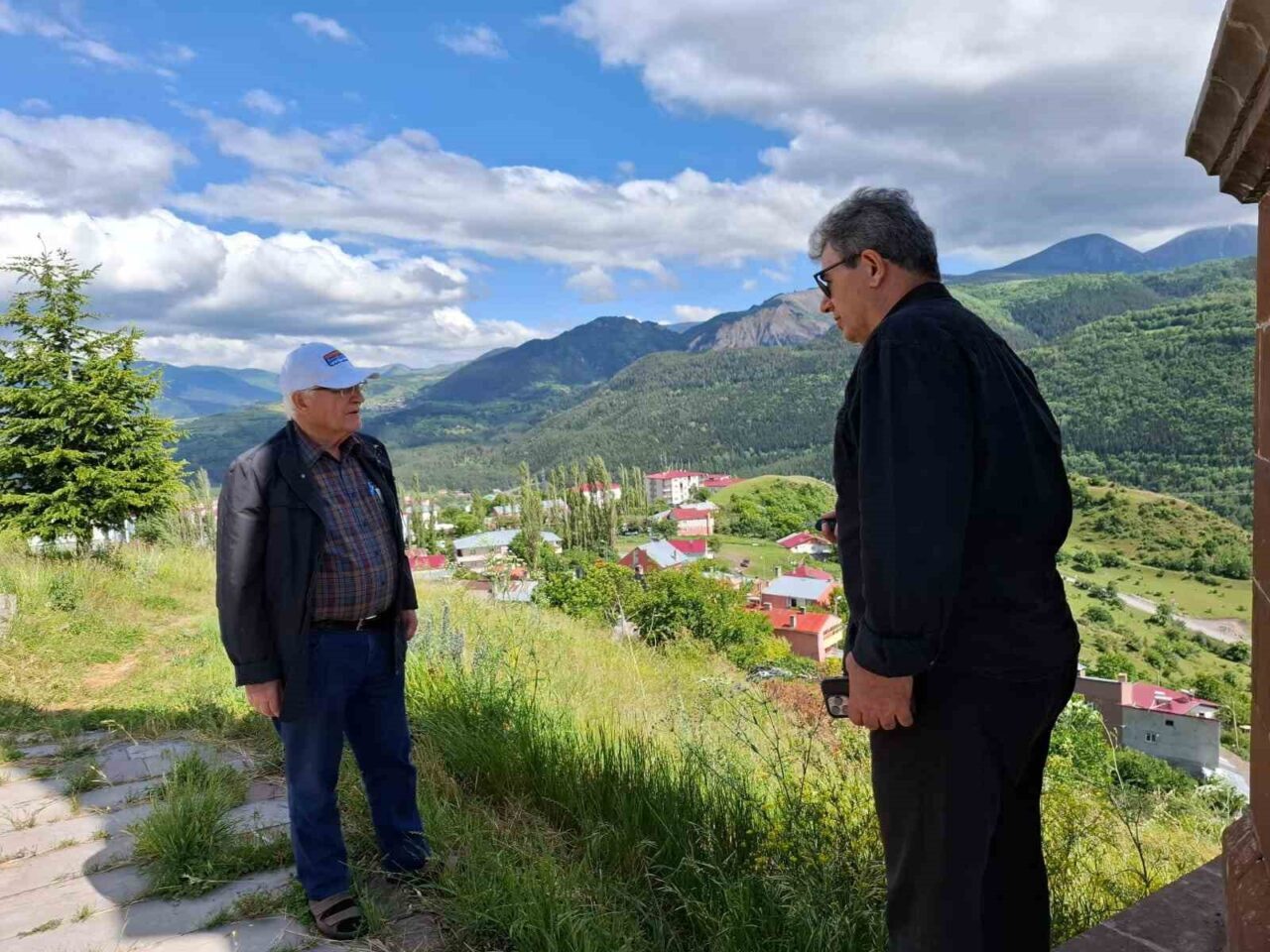 Masal Dede diye ün yapan Yazar Yücel Feyzioğlu eşi Dr.