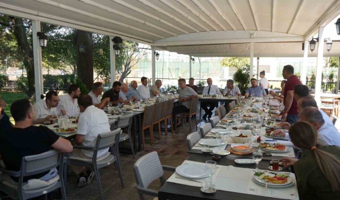 Eskişehir Sanayi Odası (ESO) Başkanı Celalettin Kesikbaş, meslek grubu üyeleriyle