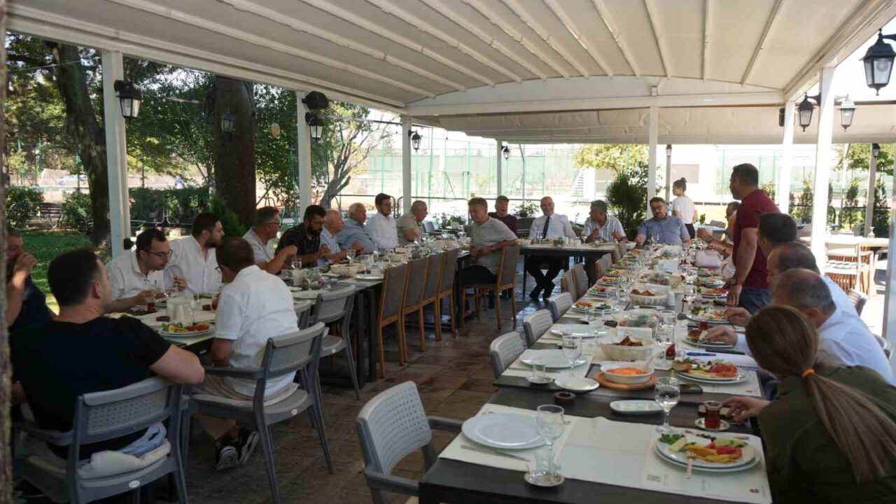 Eskişehir Sanayi Odası (ESO) Başkanı Celalettin Kesikbaş, meslek grubu üyeleriyle