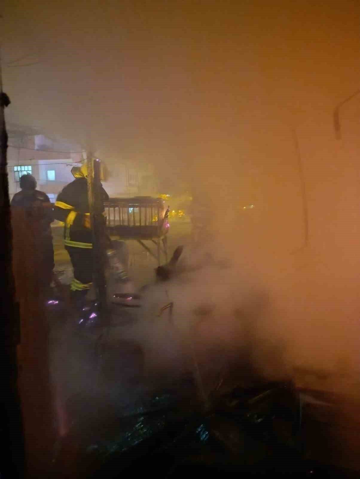 Adıyaman’ın Besni ilçesinde bir fırına ait odunlar yanarak küle döndü.