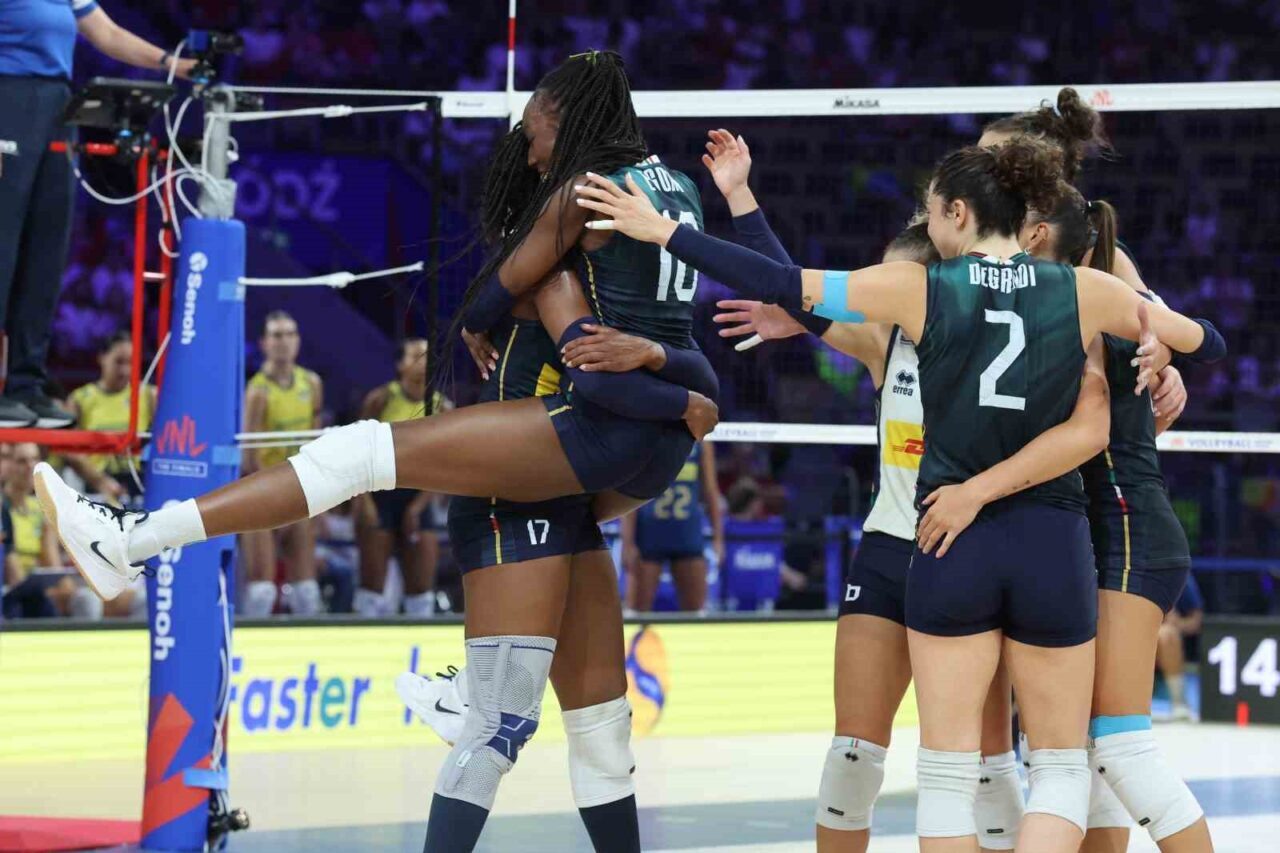 FIVB Milletler Ligi (VNL) finalinde İtalya, Brezilya’yı 22-25, 25-18, 25-22,