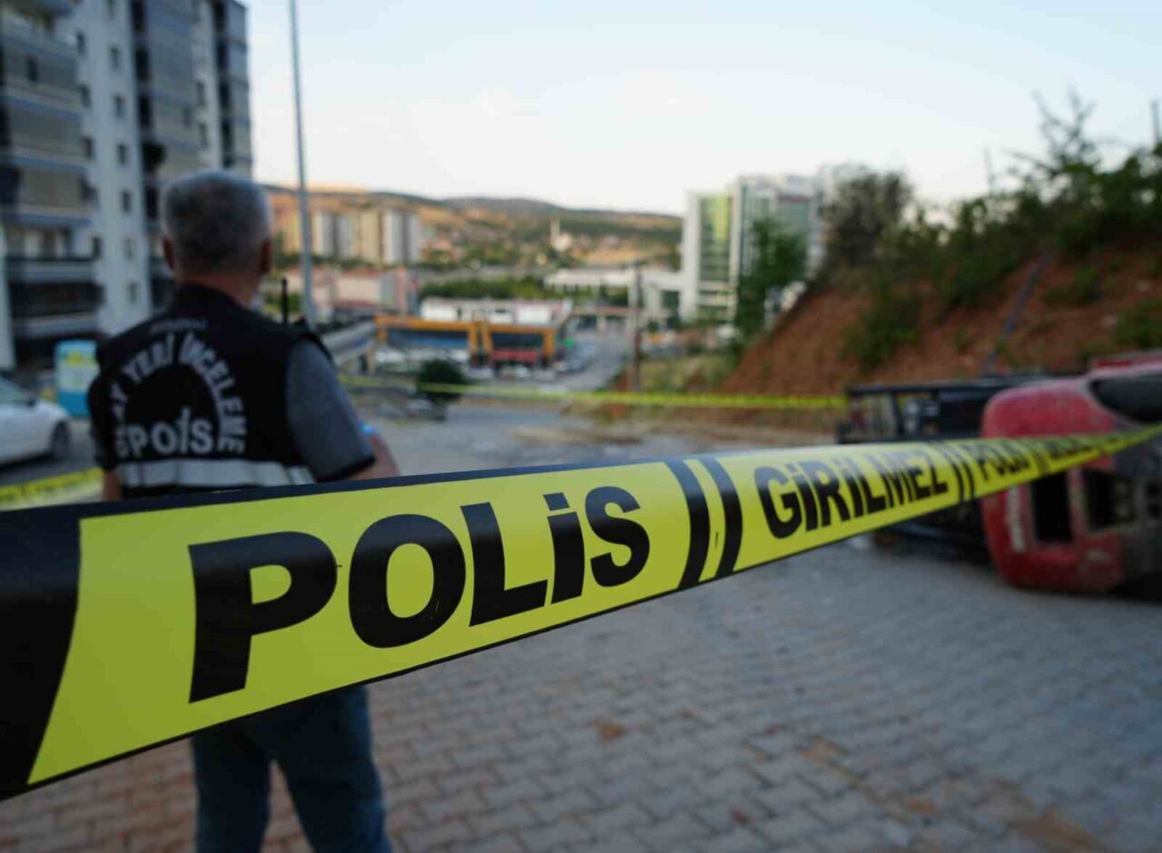 Kırıkkale’nin Yahşihan ilçesinde devrilen forkliftin altında kalan 16 yaşındaki sürücü,