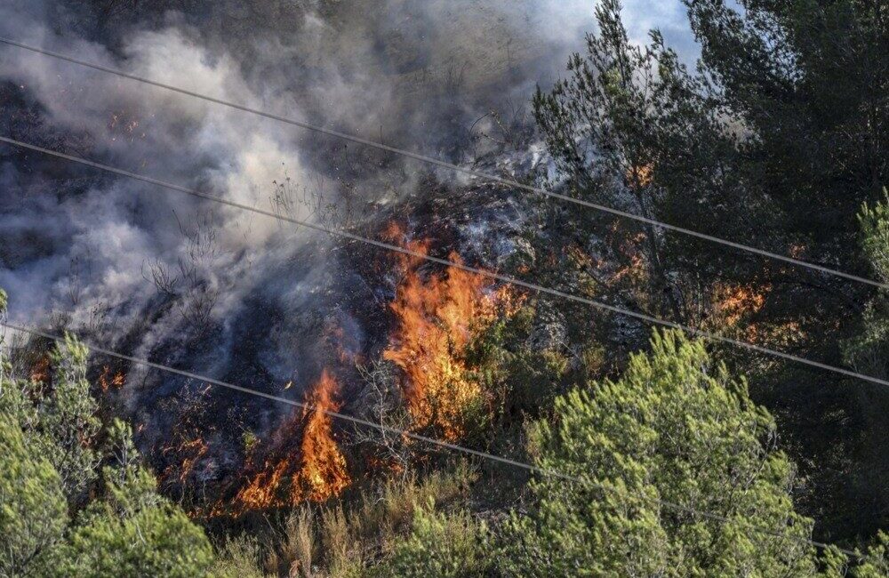 Fransa’nın Marsilya şehri yakınlarında Pennes-Mirabeau komününde dün başlayan orman yangında