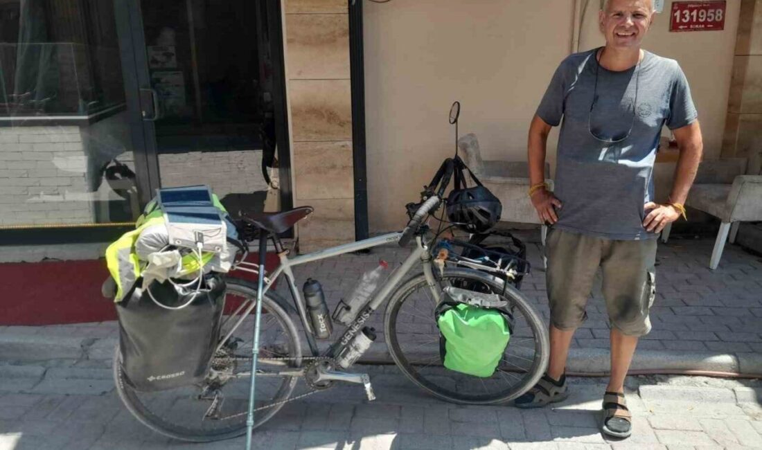 Fransa’dan bisikletiyle dünya turuna çıkan Jocelyn Dautel, Konya’nın Karapınar ilçesine