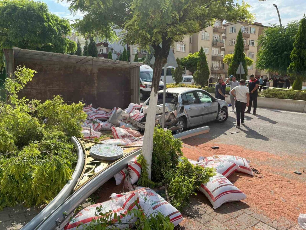 Yozgat’ın Yerköy ilçesinde 4 araç ve 1 traktörün karıştığı zincirleme