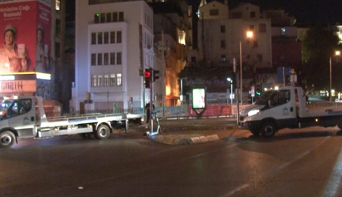 Yeni Galata Köprüsü, gece saat 01.30 itibari ile trafiğe kapatıldı.