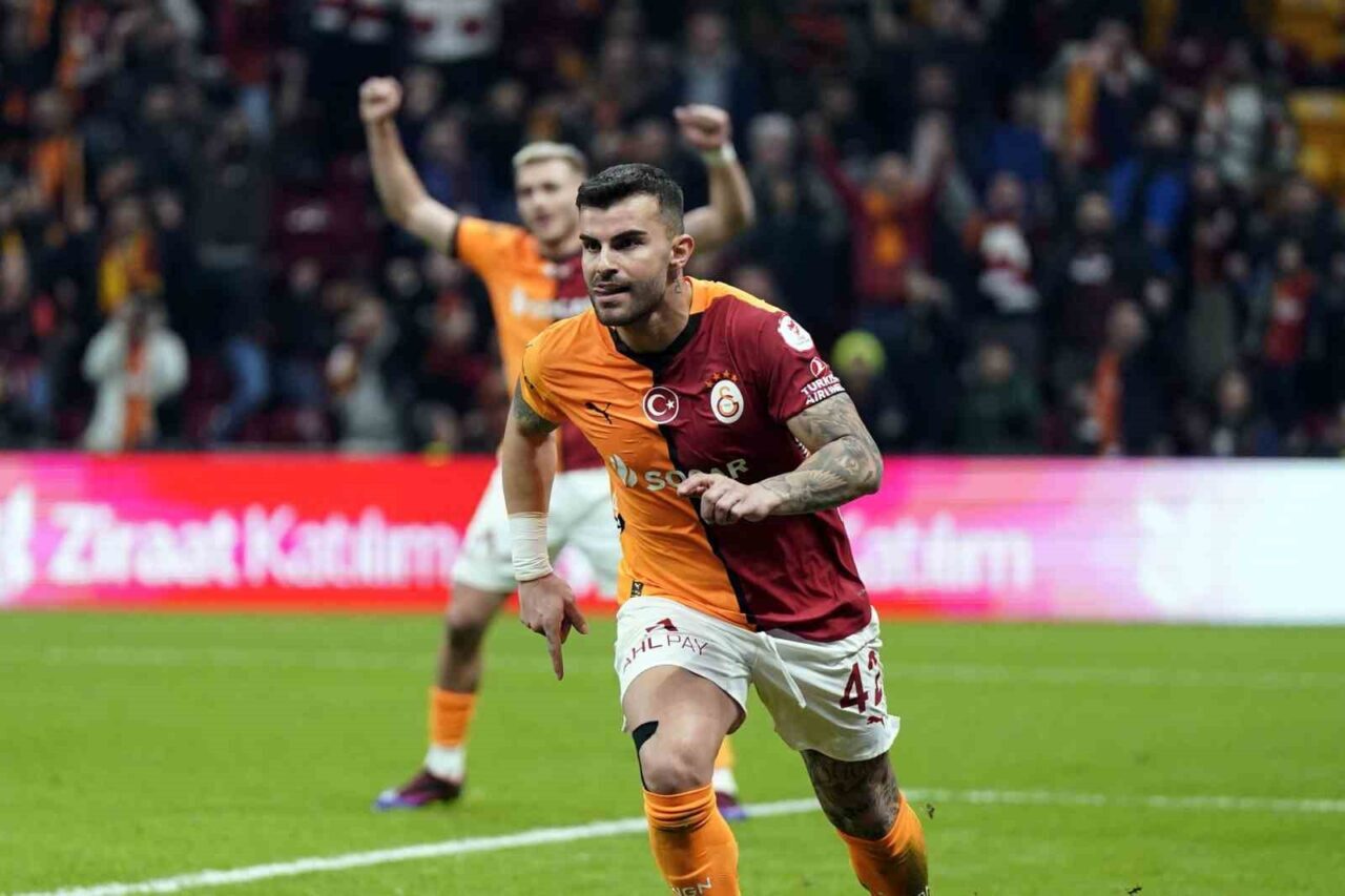 Galatasaray, Abdülkerim Bardakcı’nın sözleşmesinin 2027 yılına, Kaan Ayhan’ın sözleşmesinin ise